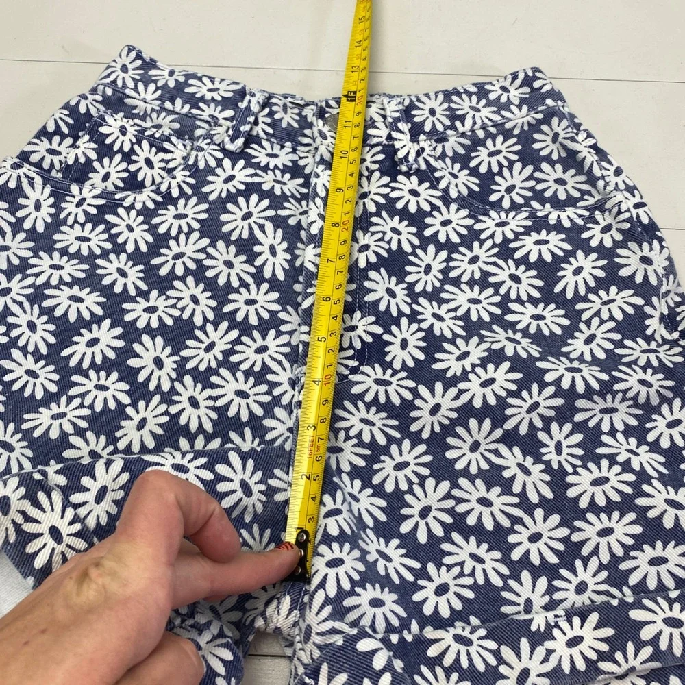 Vintage 90s Guess Daisy Floral Denim Shorts Womens 27 High Waisted Button Fly